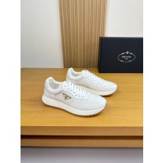 프라다(Prada) 나파 & 리치 레더 메탈 로고 스니커즈 신발
