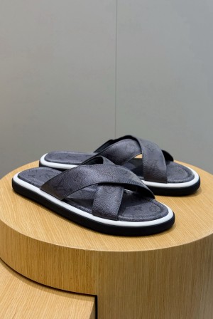 루이비통(LV) 워터프론트(Waterfront) 모노그램 워터프루프 슬리퍼 신발