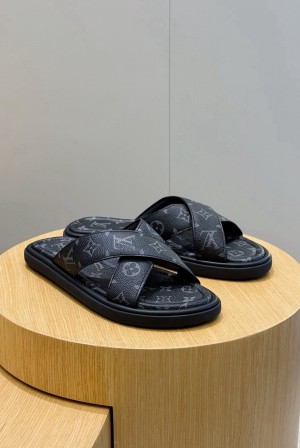 루이비통(LV) 워터프론트(Waterfront) 모노그램 워터프루프 슬리퍼 신발