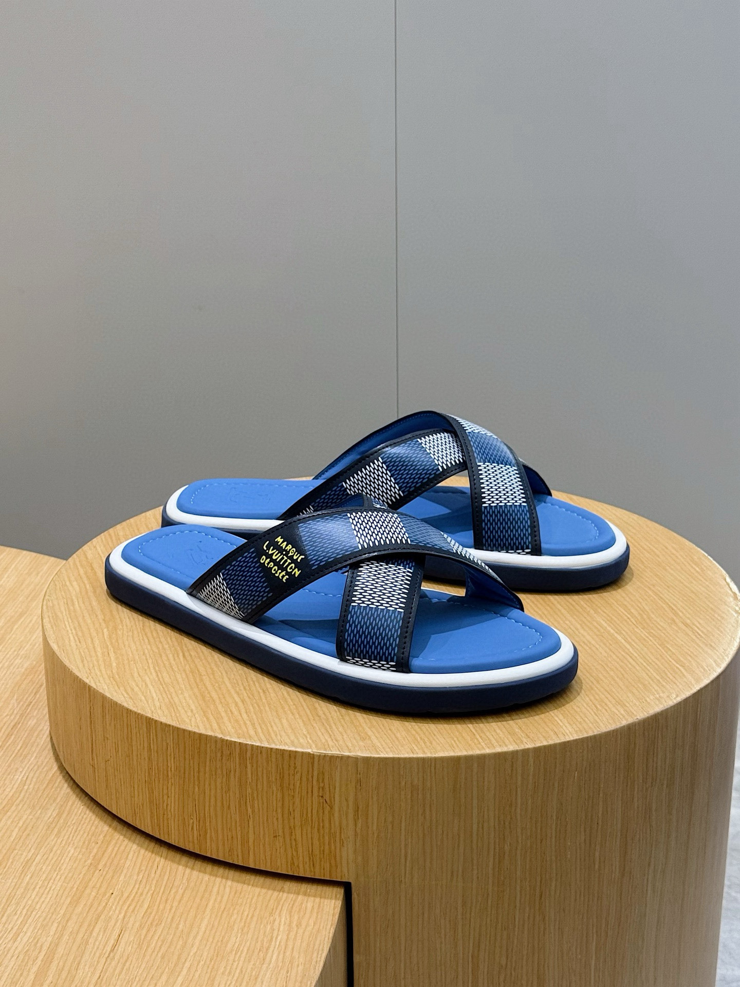 루이비통(LV) 워터프론트(Waterfront) 모노그램 워터프루프 슬리퍼 신발