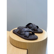 루이비통(LV) 워터프론트(Waterfront) 모노그램 워터프루프 슬리퍼 신발