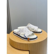 루이비통(LV) 오아시스(OASIS) 모노그램 스웨이드 뮬 슬리퍼 샌들 신발