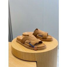 루이비통(LV) 오아시스(OASIS) 모노그램 스웨이드 뮬 슬리퍼 샌들 신발