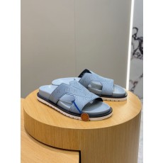 루이비통(LV) 오아시스(OASIS) 모노그램 스웨이드 뮬 슬리퍼 샌들 신발