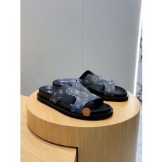 루이비통(LV) 오아시스(OASIS) 모노그램 스웨이드 뮬 슬리퍼 샌들 신발