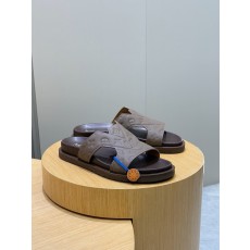 루이비통(LV) 오아시스(OASIS) 모노그램 스웨이드 뮬 슬리퍼 샌들 신발