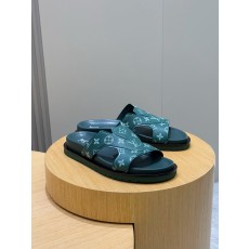 루이비통(LV) 오아시스(OASIS) 모노그램 스웨이드 뮬 슬리퍼 샌들 신발