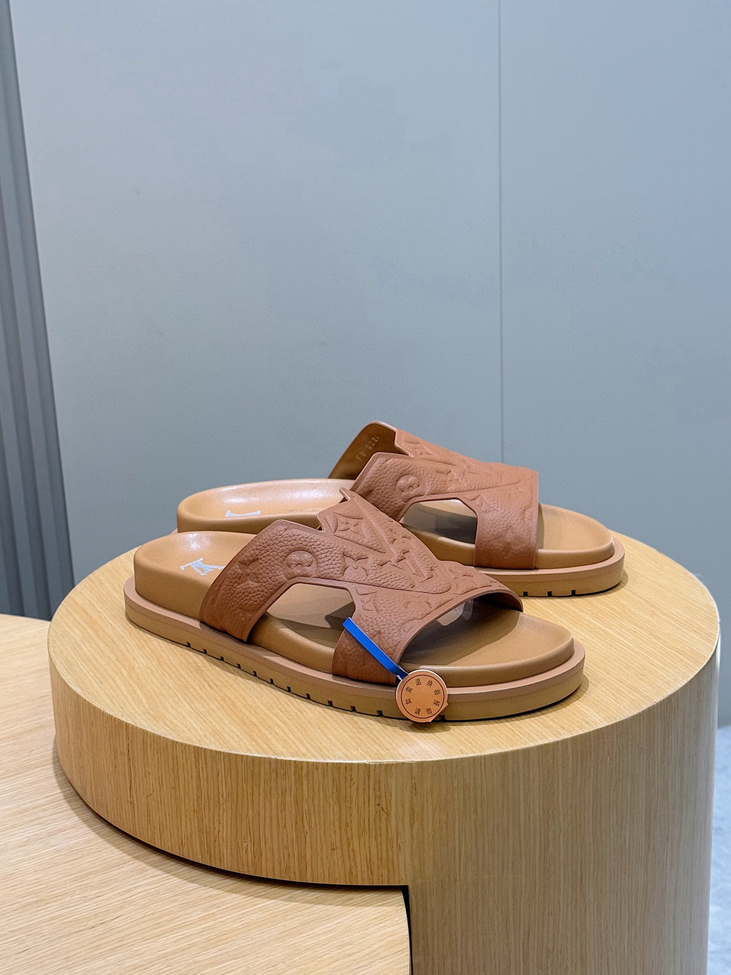 루이비통(LV) 오아시스(OASIS) 모노그램 스웨이드 뮬 슬리퍼 샌들 신발