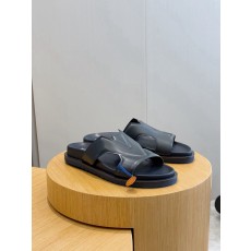 루이비통(LV) 오아시스(OASIS) 모노그램 스웨이드 뮬 슬리퍼 샌들 신발