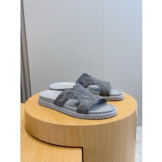 루이비통(LV) 오아시스(OASIS) 모노그램 스웨이드 뮬 슬리퍼 샌들 신발