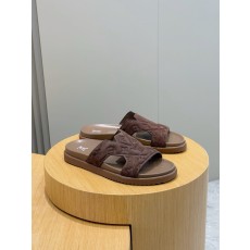 루이비통(LV) 오아시스(OASIS) 모노그램 스웨이드 뮬 슬리퍼 샌들 신발