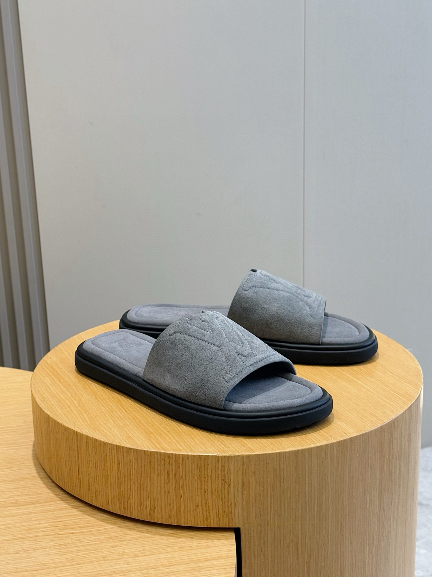 루이비통(LV) 워터프론트(Waterfront) 모노그램 워터프루프 슬리퍼 신발