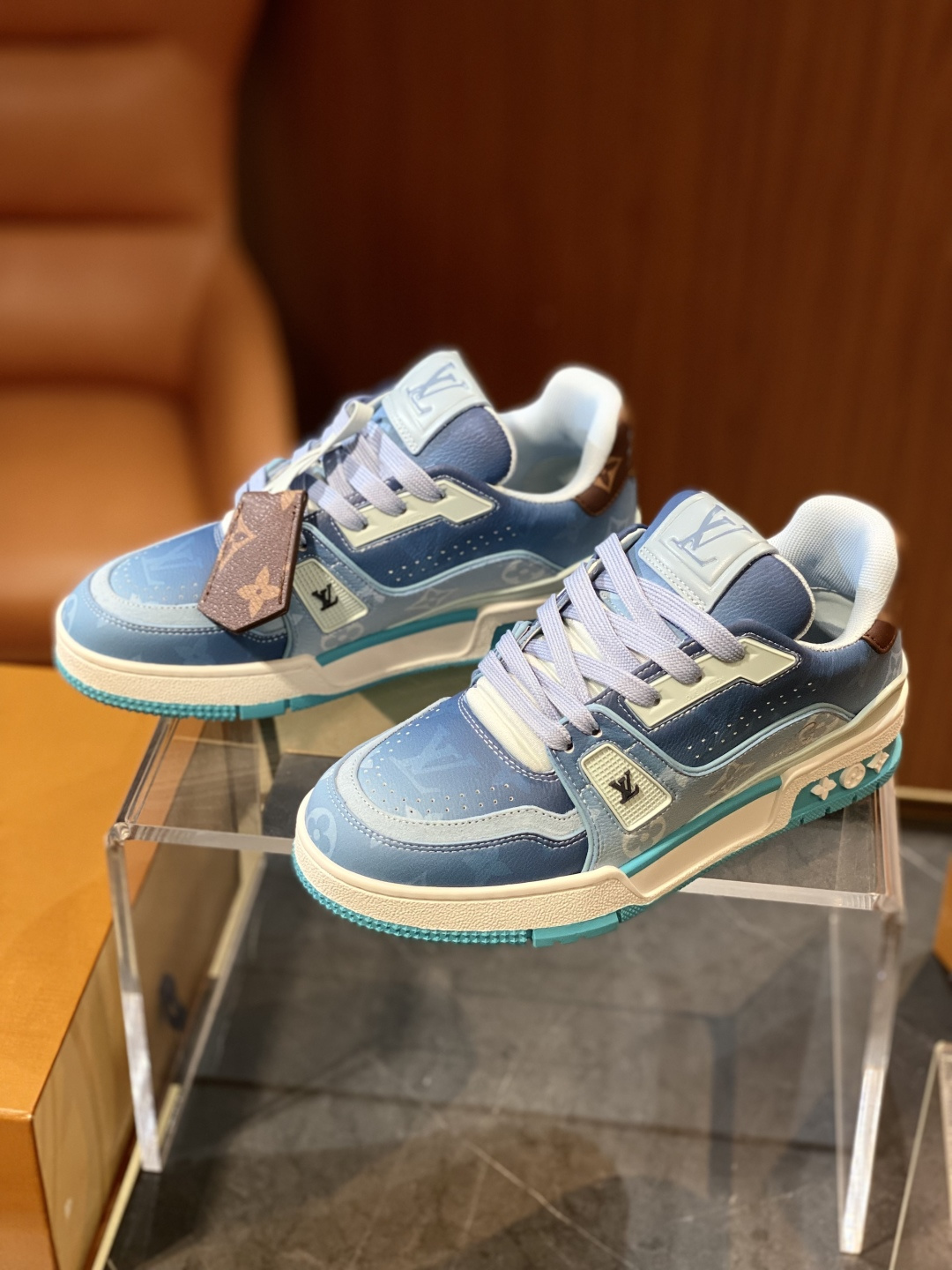 루이비통(LV) 트레이너(Trainer) 스웨이드 콤비 하이크 스니커즈 신발