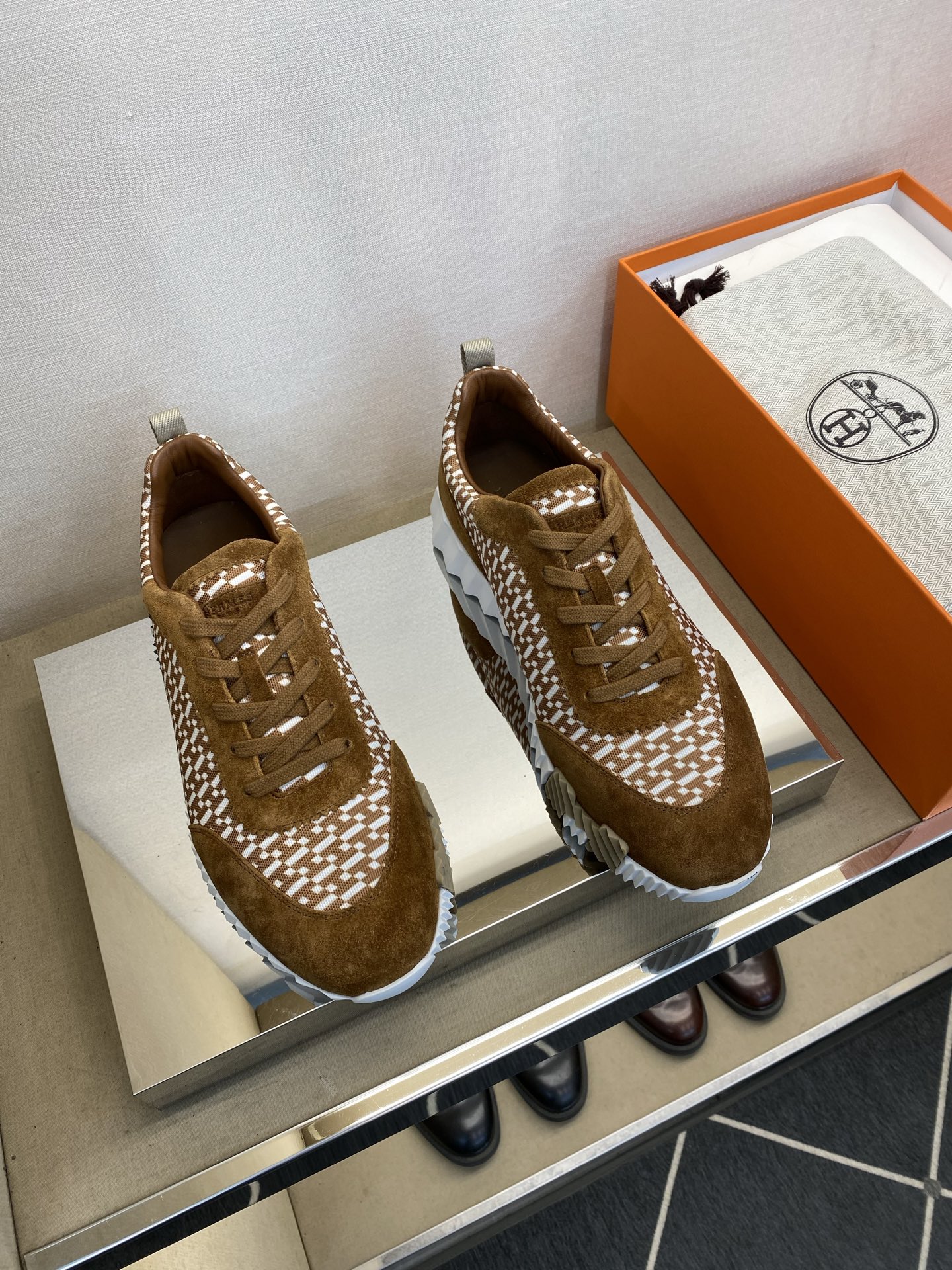 에르메스(Hermes) 클래식 테크니컬 나일론 & 스웨이드 스니커즈 신발