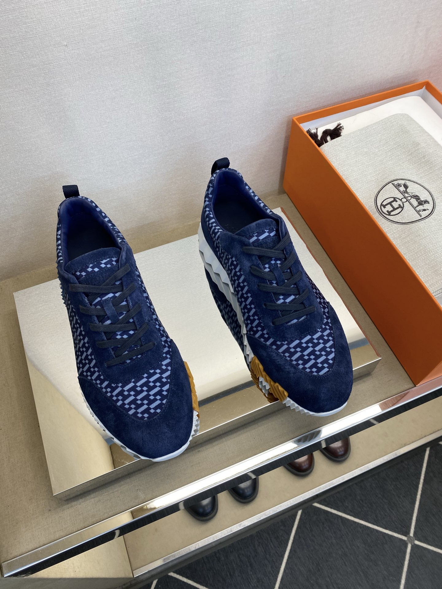 에르메스(Hermes) 클래식 테크니컬 나일론 & 스웨이드 스니커즈 신발