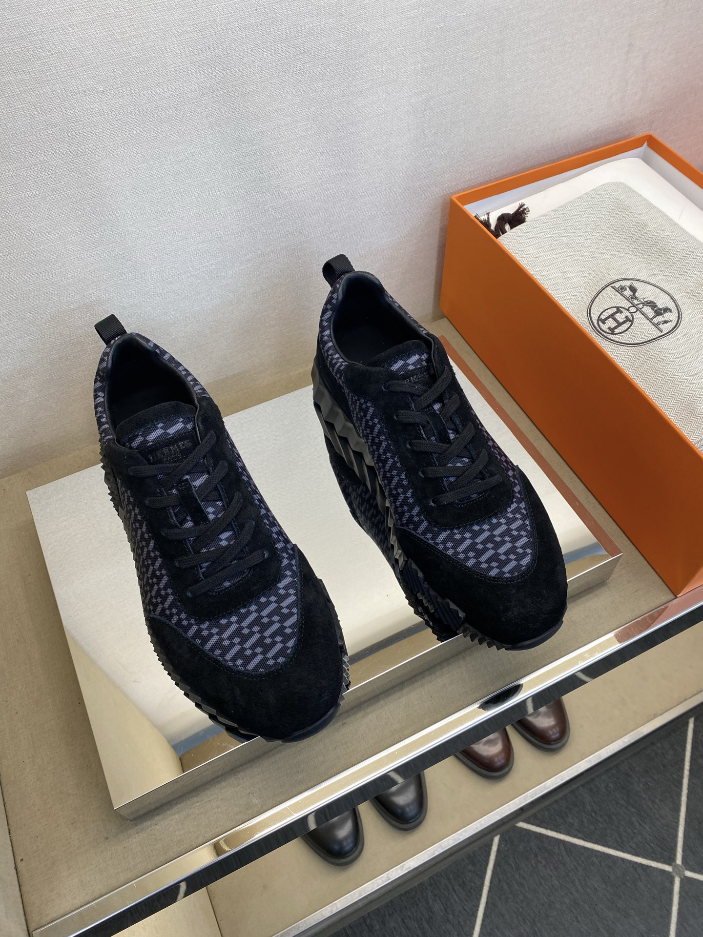 에르메스(Hermes) 클래식 테크니컬 나일론 & 스웨이드 스니커즈 신발