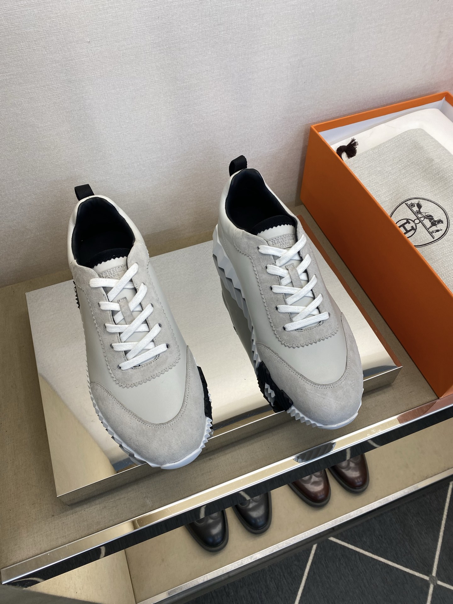 에르메스(Hermes) 클래식 테크니컬 나일론 & 스웨이드 스니커즈 신발