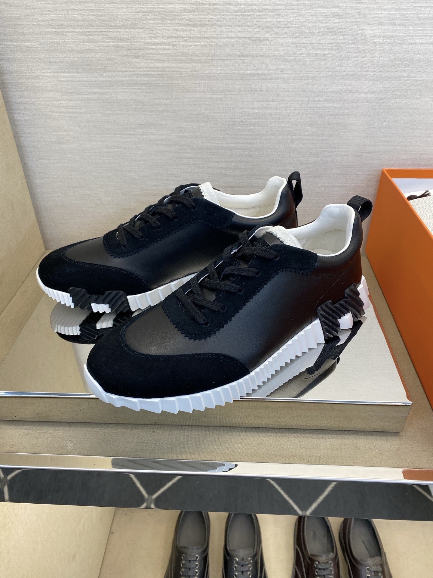 에르메스(Hermes) 클래식 테크니컬 나일론 & 스웨이드 스니커즈 신발