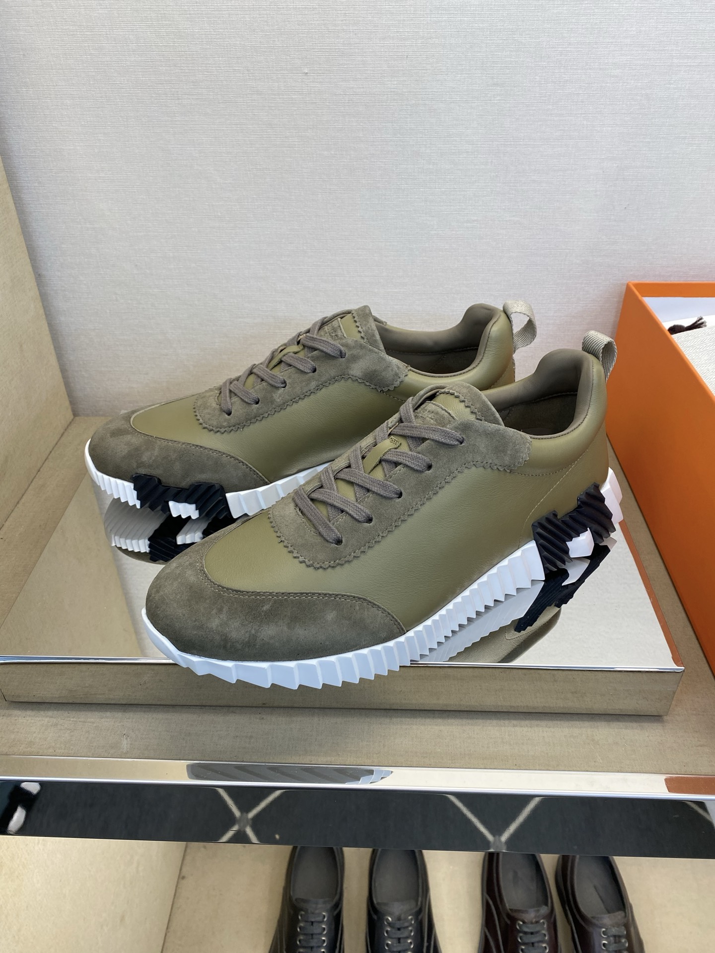 에르메스(Hermes) 클래식 테크니컬 나일론 & 스웨이드 스니커즈 신발