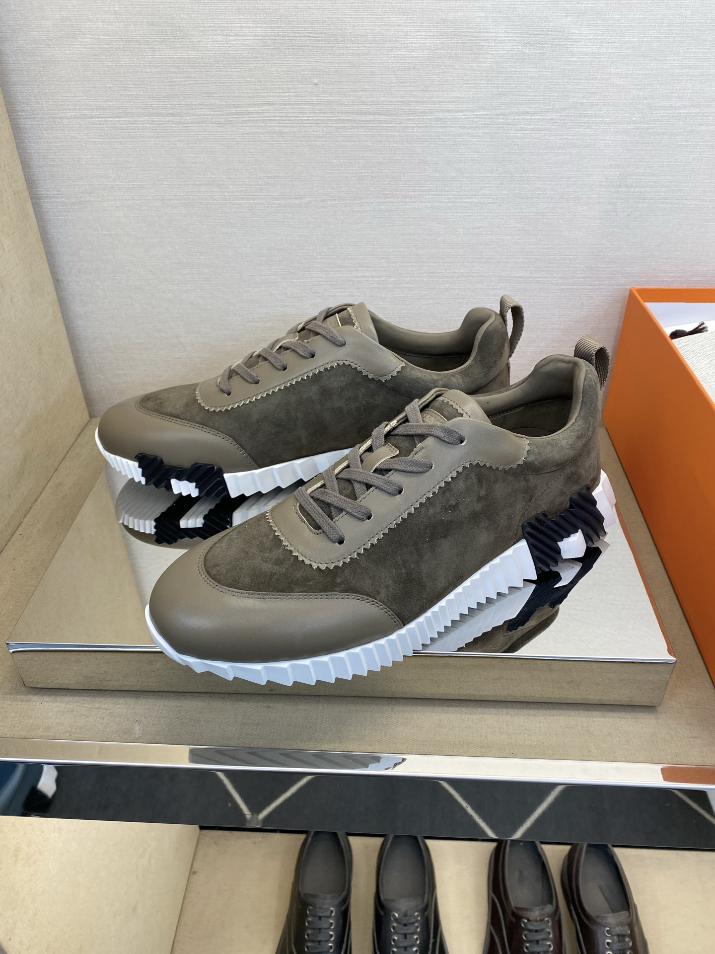 에르메스(Hermes) 클래식 테크니컬 나일론 & 스웨이드 스니커즈 신발