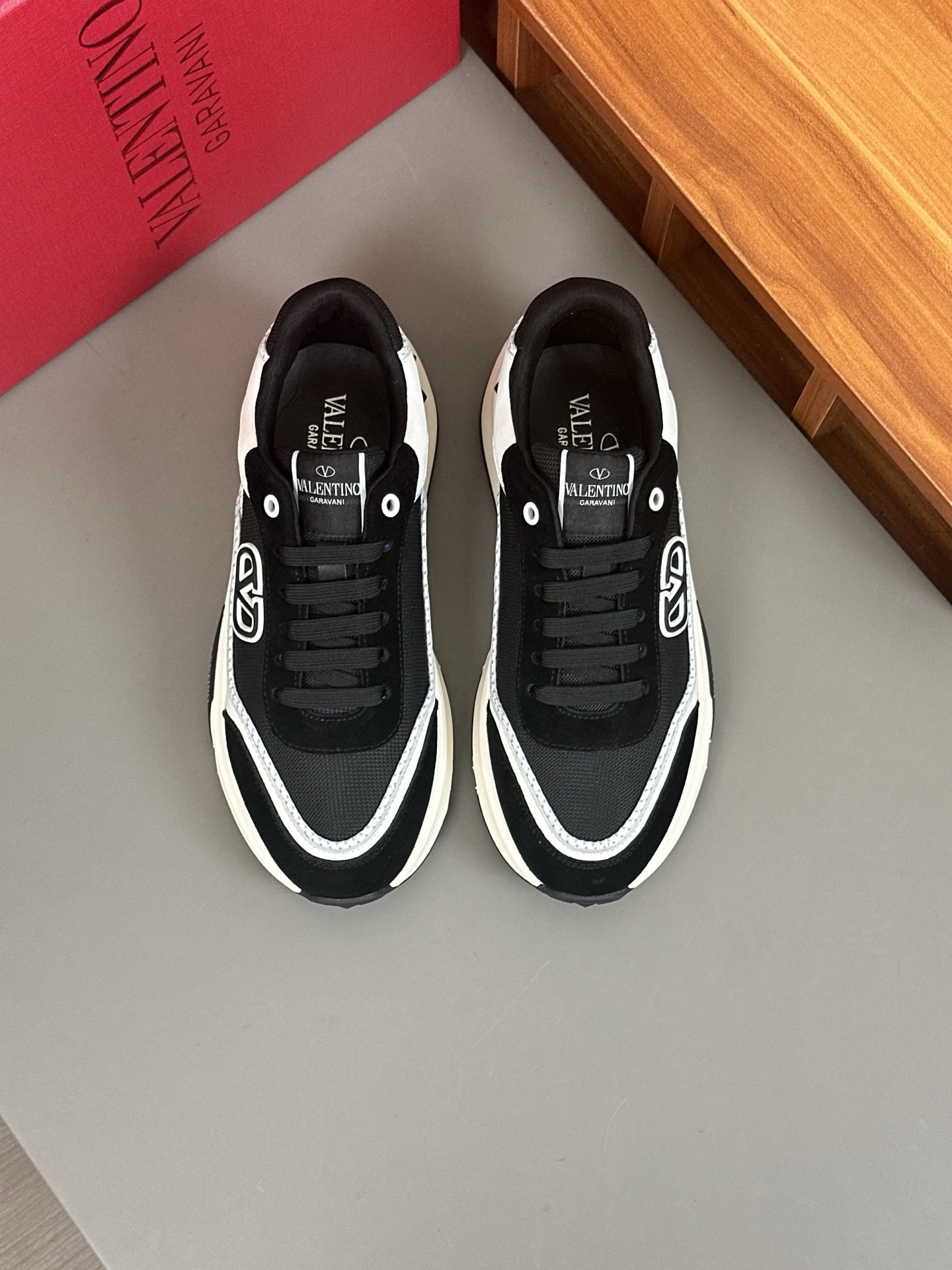 발렌티노(Valentino) 나파 레더 & 테크니컬 메쉬 스니커즈 신발