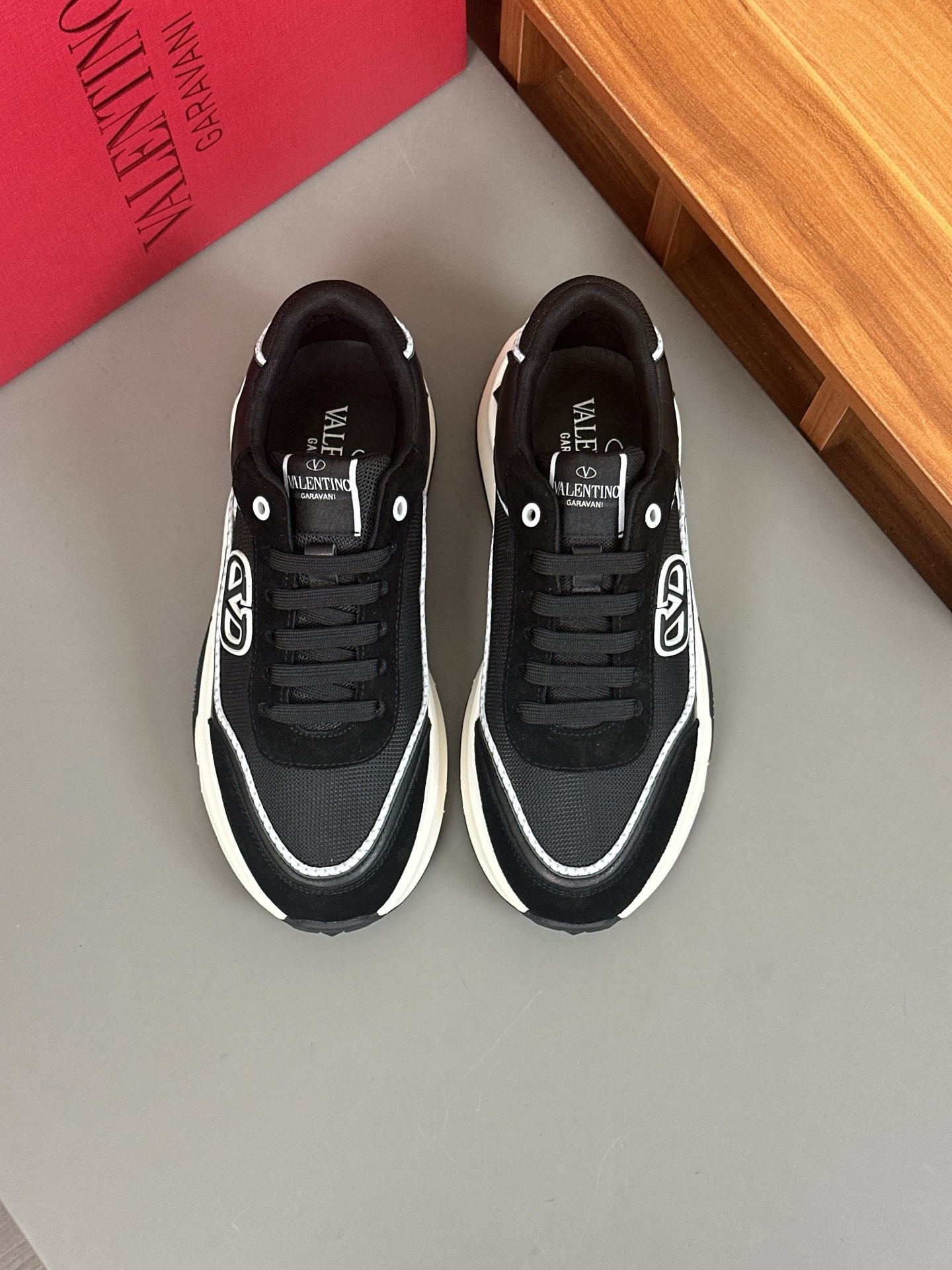 발렌티노(Valentino) 나파 레더 & 테크니컬 메쉬 스니커즈 신발