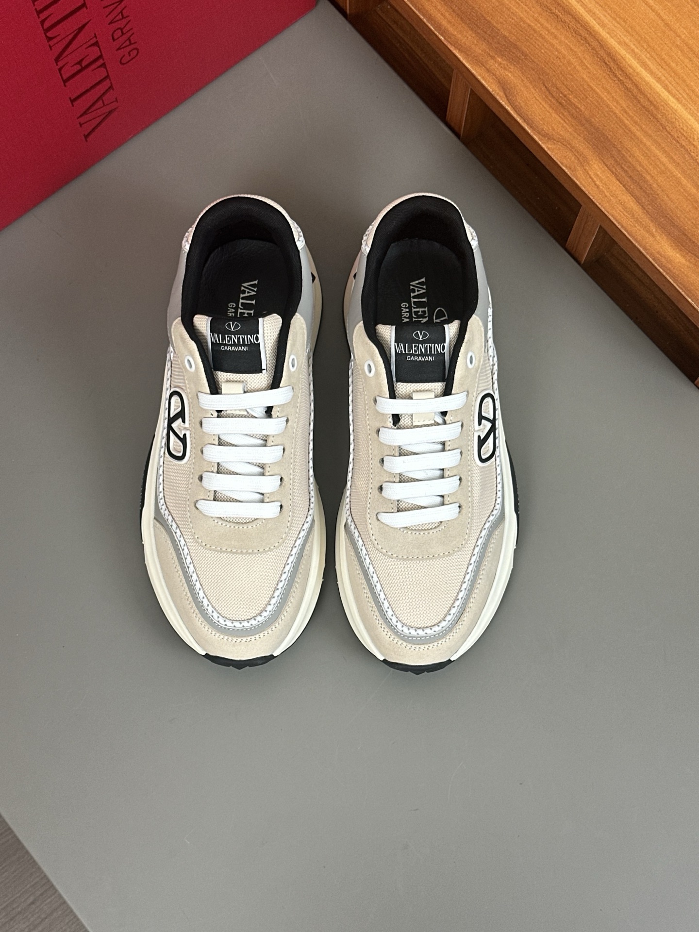 발렌티노(Valentino) 나파 레더 & 테크니컬 메쉬 스니커즈 신발