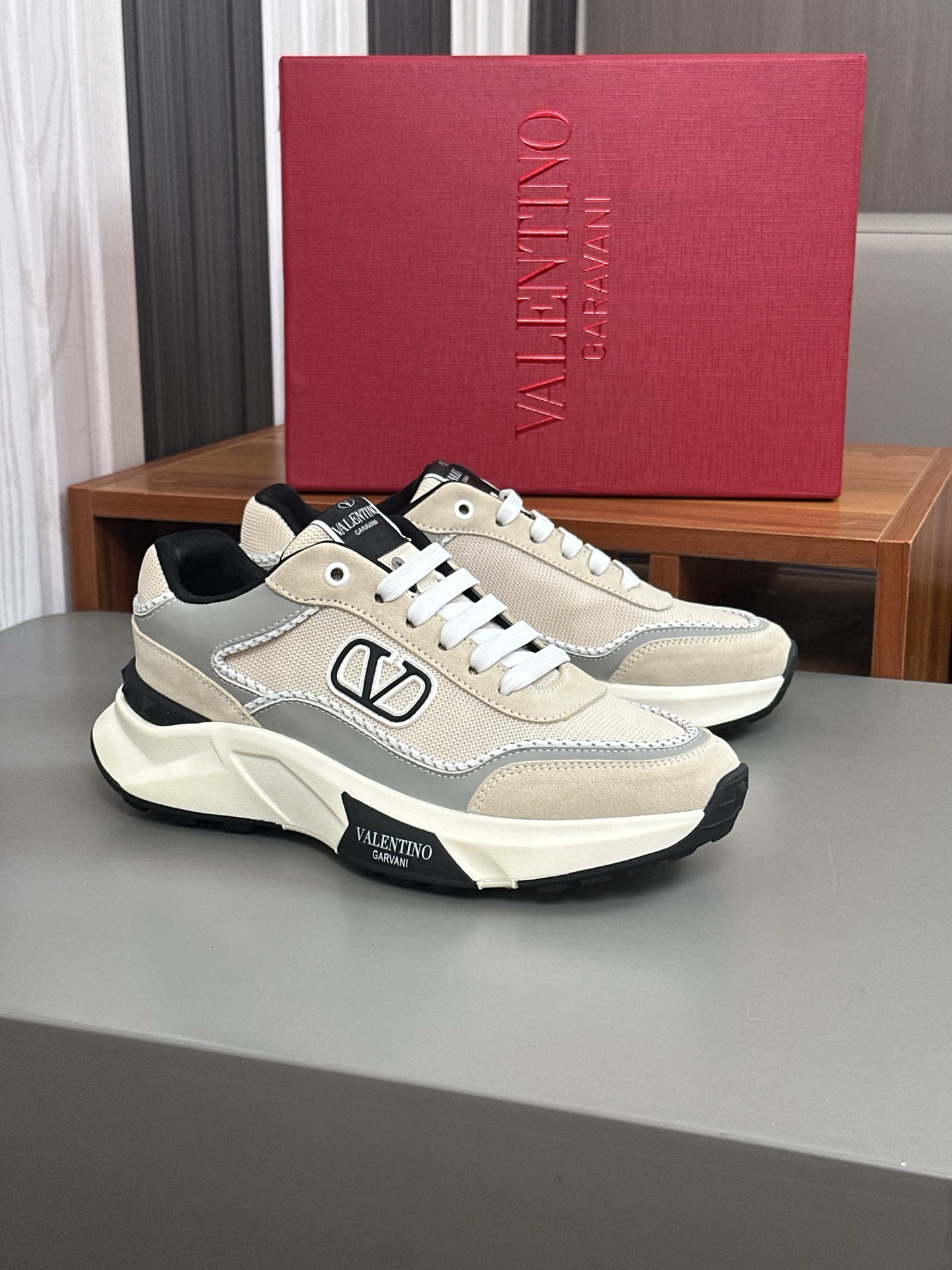 발렌티노(Valentino) 나파 레더 & 테크니컬 메쉬 스니커즈 신발