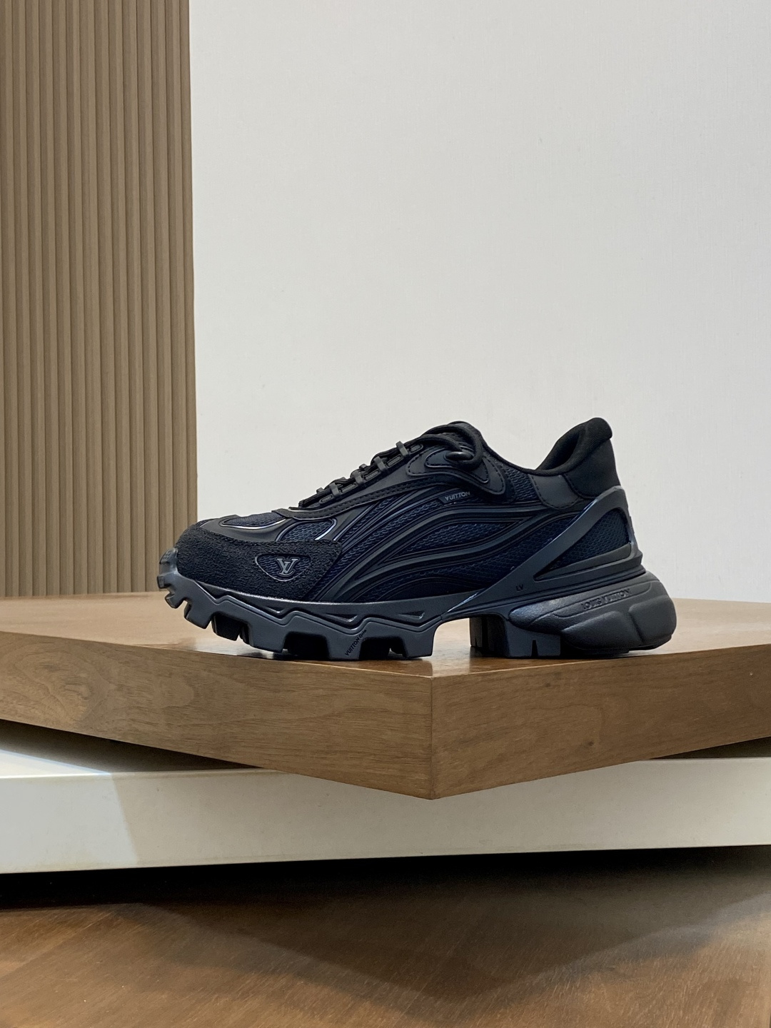 루이비통(LV) 나파 레더 & 테크니컬 메쉬 믹스 스니커즈 신발