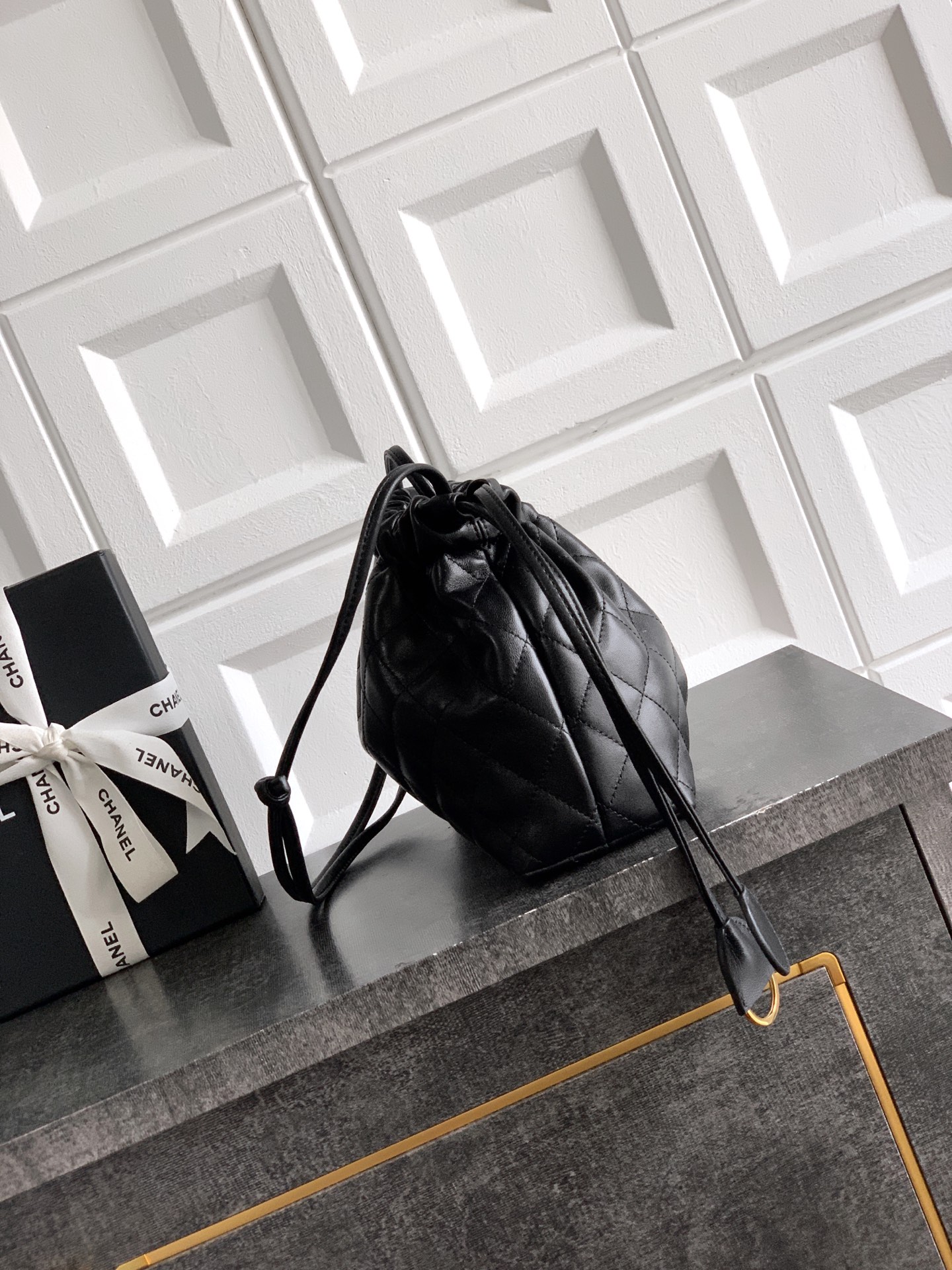 샤넬(Chanel) 클래식 퀼팅 레더 럭키백(드로스트링) 버킷백 가방