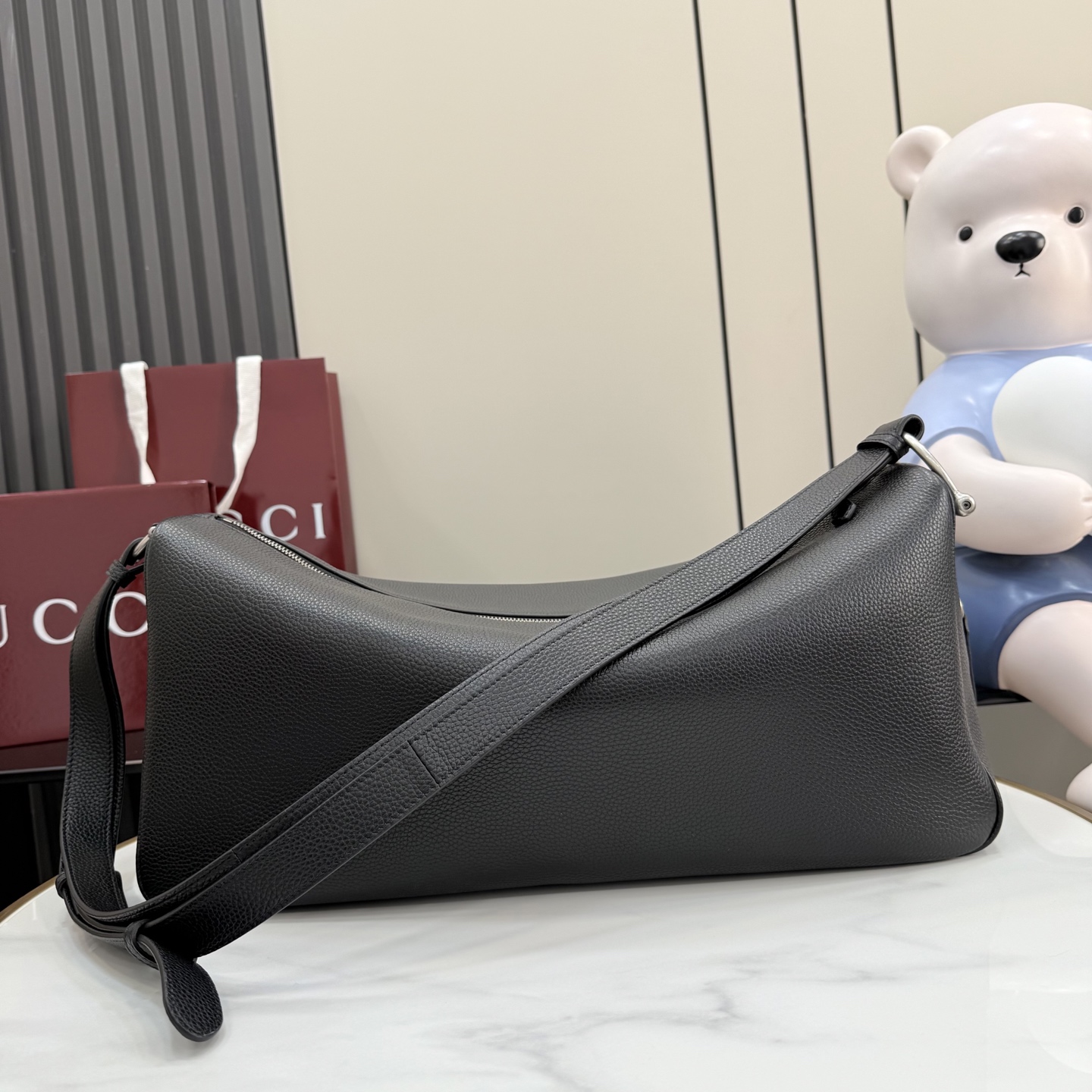 구찌(Gucci) 하프 홀스빗(Half Horsebit) 블랙 그레인 레더 크로스백 가방