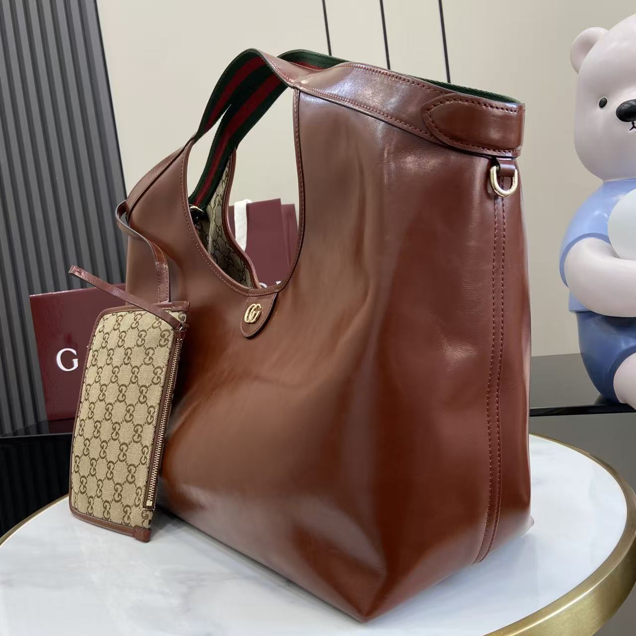 구찌(Gucci) 질리오(Giglio) 유광 레더 토트백 가방 맥시