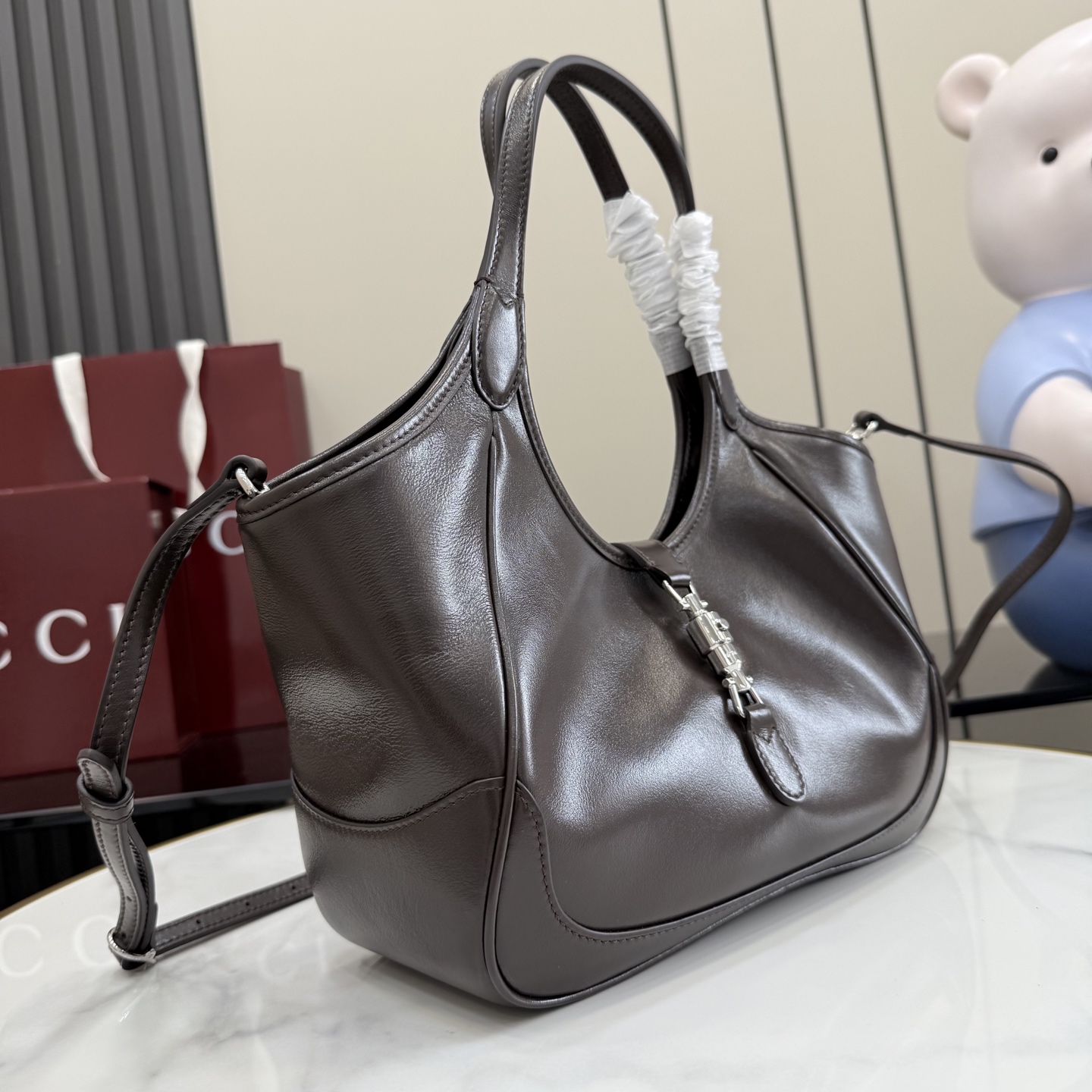 구찌(Gucci) 마켓 인스파이어드 브라운 레더 토트백 가방