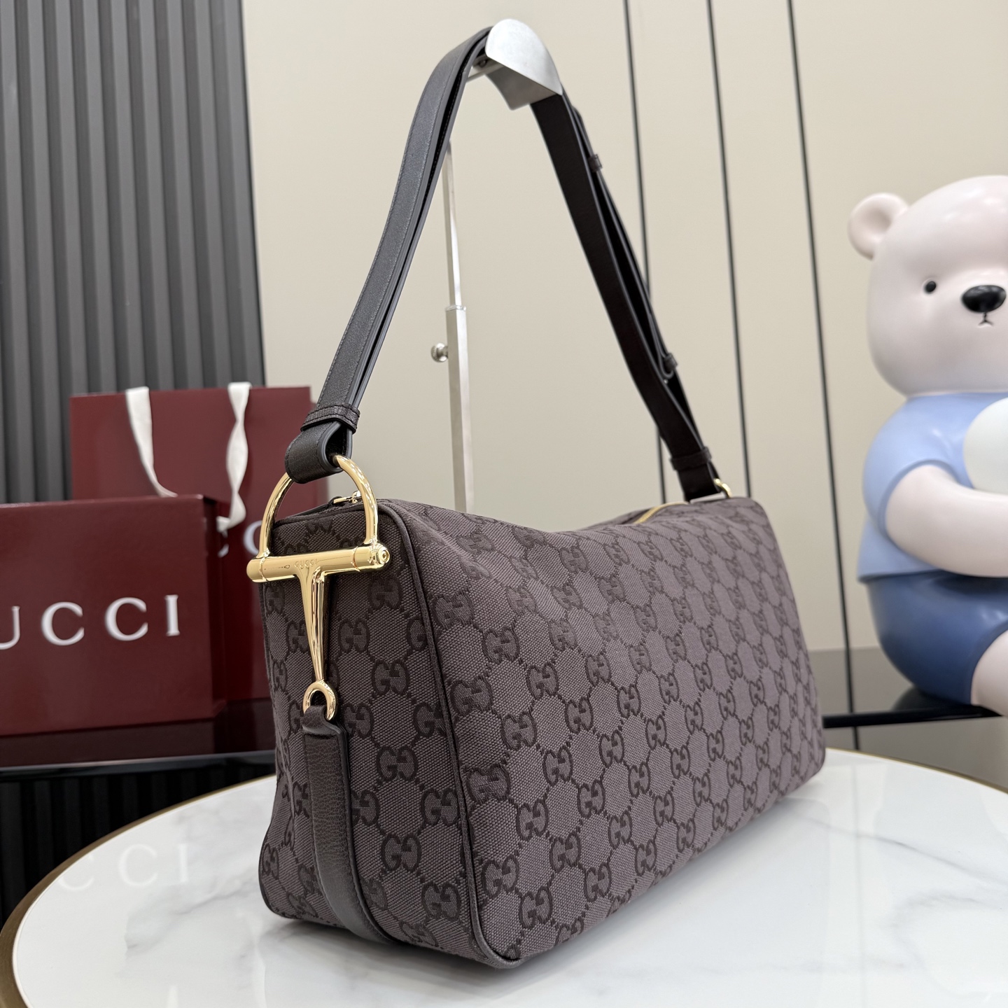 구찌(Gucci) 하프 홀스빗(Half Horsebit) GG 숄더백 가방 라지