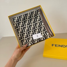 펜디(FENDI) FF 로고 실크 스카프 목도리 스카프