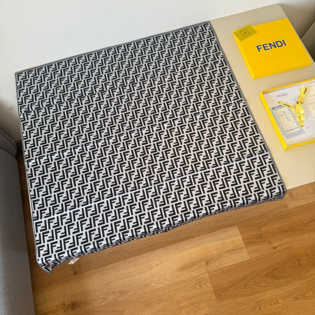 펜디(FENDI) FF 로고 실크 스카프 목도리 스카프