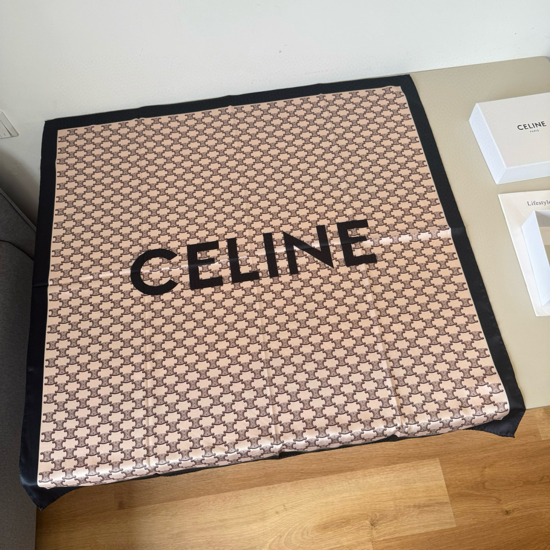 셀린느(CELINE) 모노그램 실크 스카프 목도리 스카프