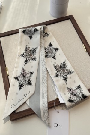 디올(DIOR) 스타 패턴 트윌리 실크 스카프 목도리 스카프