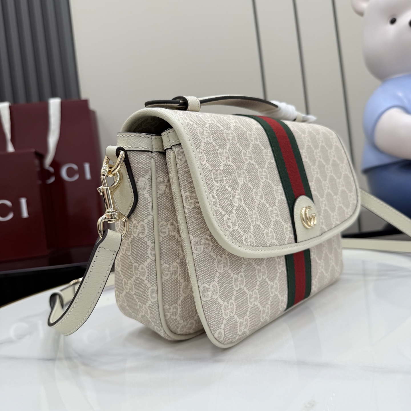 구찌(Gucci) 오피디아(Ophidia) 베이지 & 화이트 GG 숄더백 가방