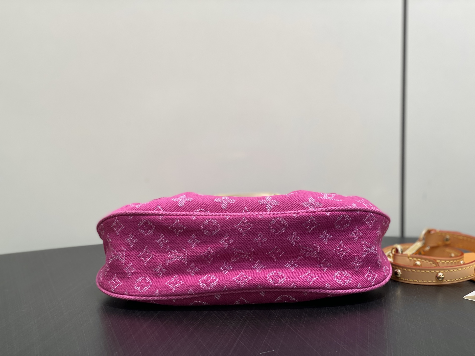 루이비통(Louis Vuitton) LV 선셋(Sunset) 숄더백 가방 - 로즈 핑크 데님