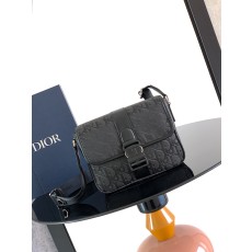 디올(Dior) 트렉(Trek) 플랩 메신저백 크로스백 가방 - 블랙 오블리크