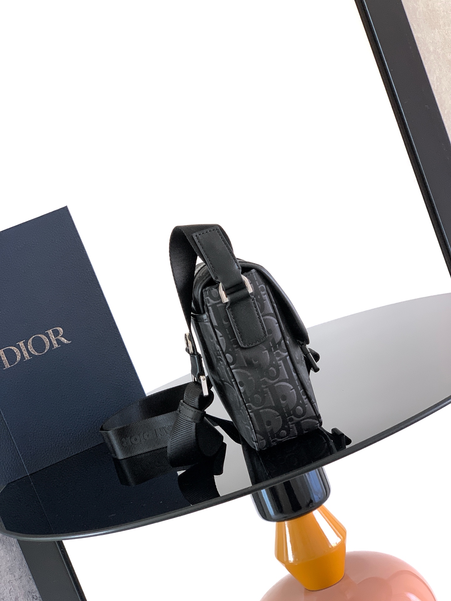 디올(Dior) 트렉(Trek) 플랩 메신저백 크로스백 가방 - 블랙 오블리크