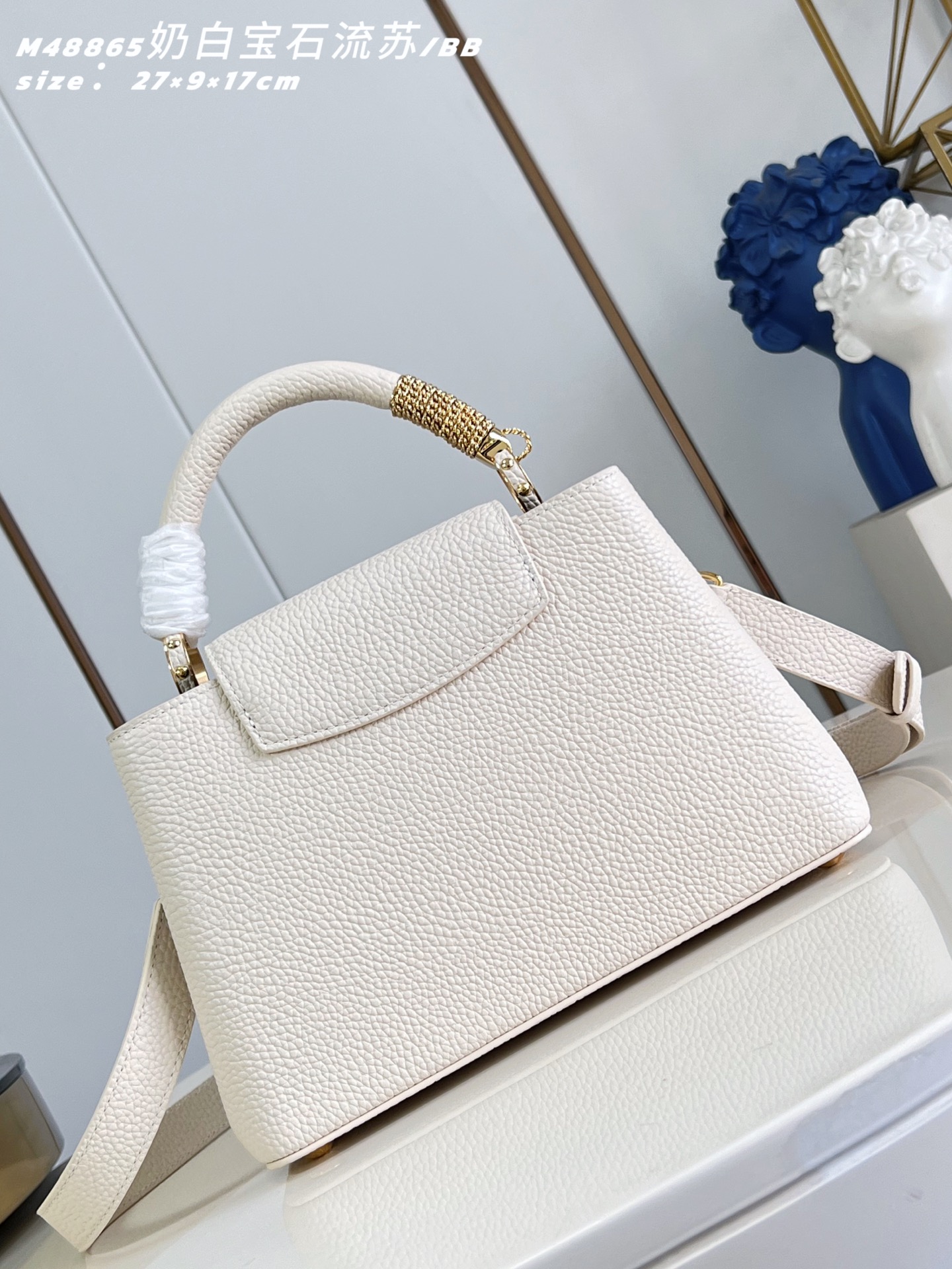 루이비통(Louis Vuitton) LV 카퓌신 BB 토트백 숄더백 가방 - 밀크 화이트 메탈 테슬