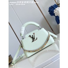 루이비통(Louis Vuitton) LV Capucines 카퓌신 이스트-웨스트(East-West) 미니 가방