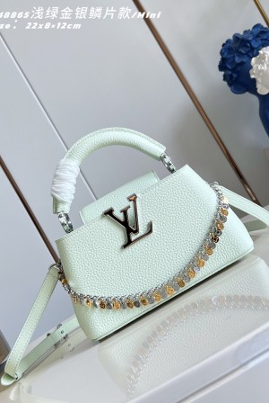 루이비통(Louis Vuitton) LV Capucines 카퓌신 이스트-웨스트(East-West) 미니 가방