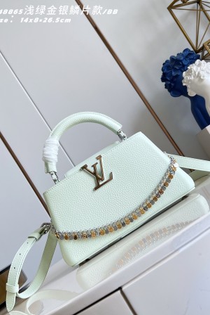 루이비통(Louis Vuitton) LV Capucines 카퓌신 이스트-웨스트(East-West) BB 가방