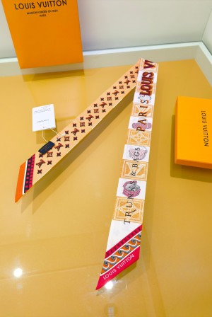 루이비통(LV) 트윌리 실크 스카프 목도리 스카프