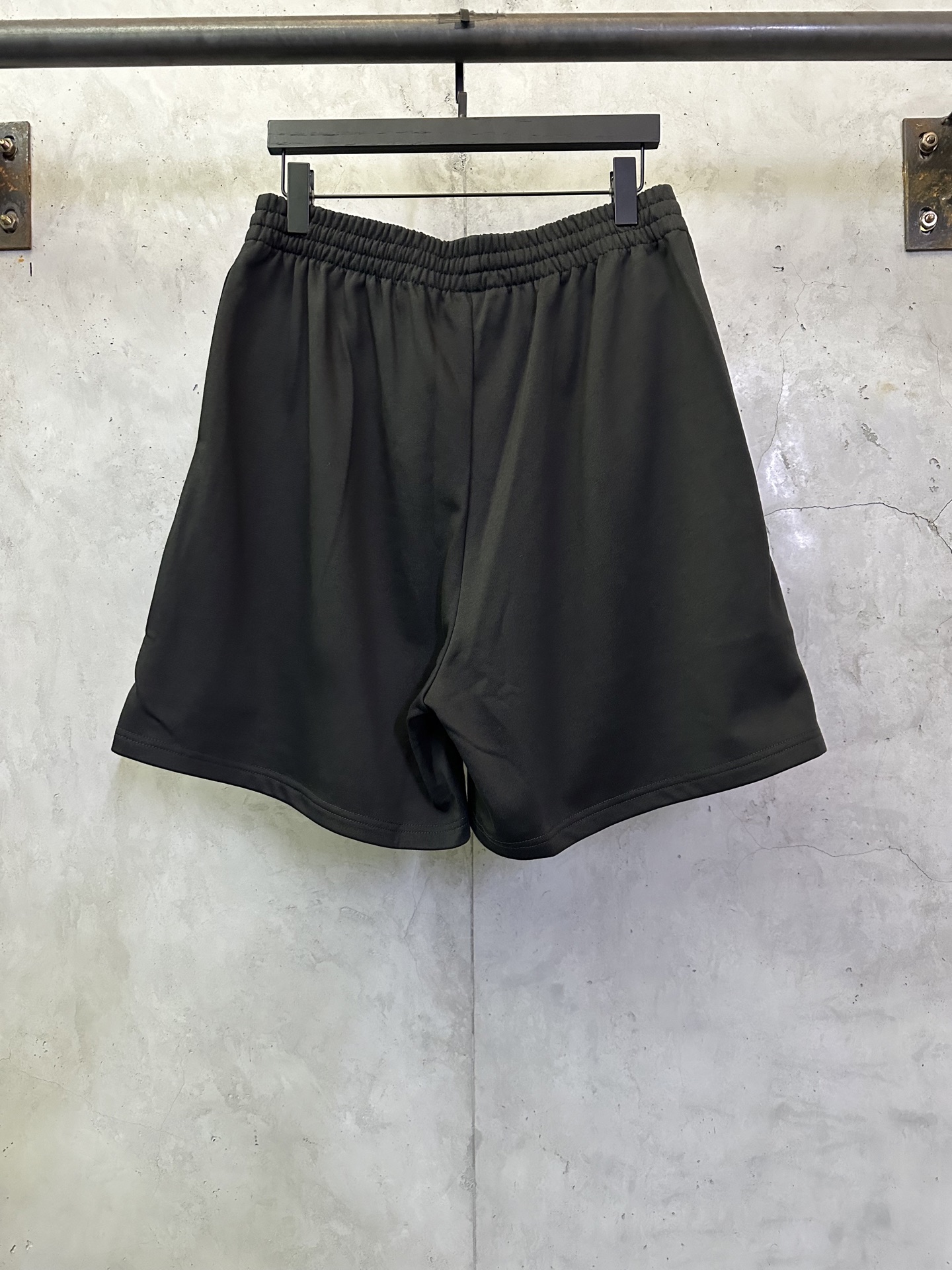 발렌시아가(Balenciaga) 더블 B 로고 자수 스웻 반바지 의류