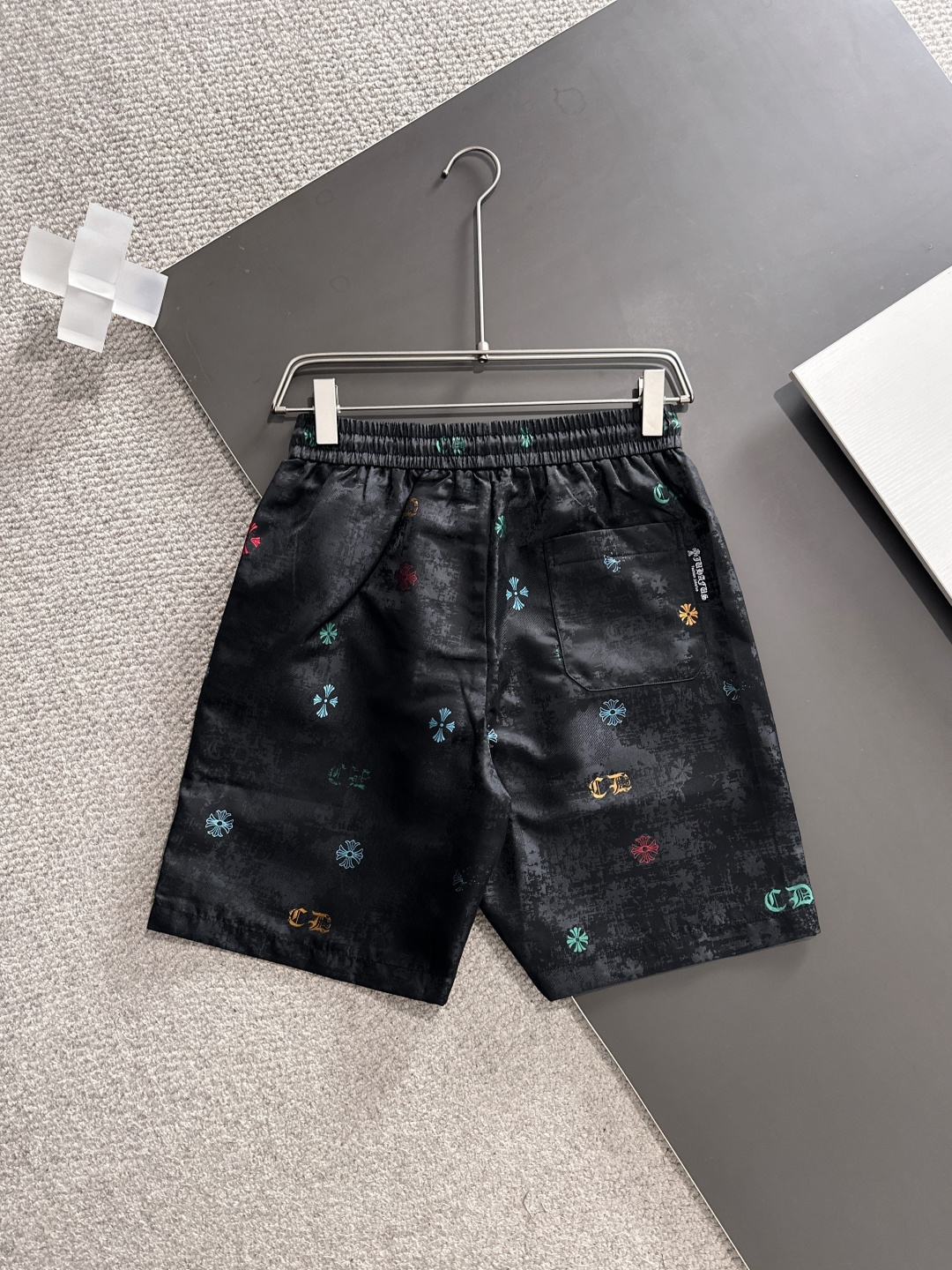 크롬하츠(Chrome Hearts) 크로스 패턴 자카드 쇼츠 팬츠 의류