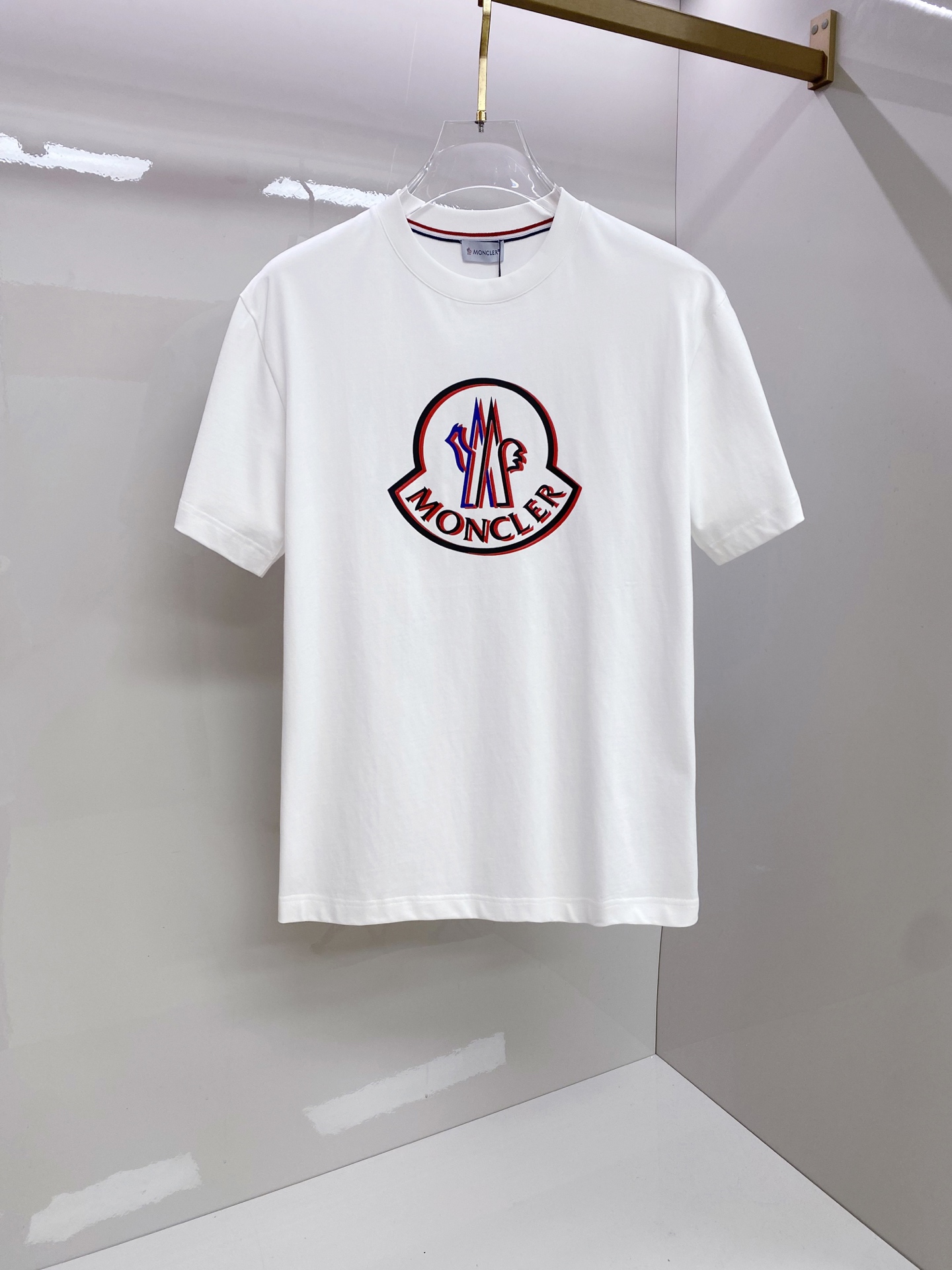 몽클레어 몽클레르(MONCLER) 로고 패치 반팔 티셔츠 의류